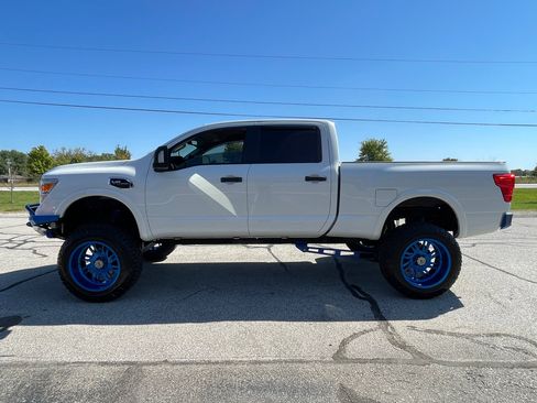 Used 2016 Nissan Titan PRO-4X w/ Pro-4x Convenience Package image 8