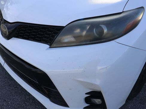 Used 2020 Toyota Sienna SE w/ Nightshade Edition image 3