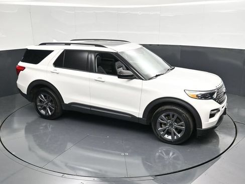 Used 2024 Ford Explorer XLT w/ XLT Sport Appearance Package AWD/4WD image 50