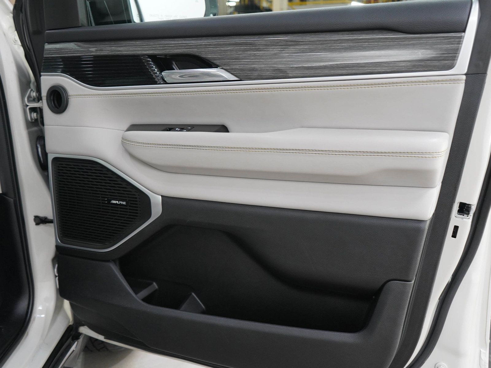 Used 2022 Jeep Wagoneer Series II AWD/4WD image 9