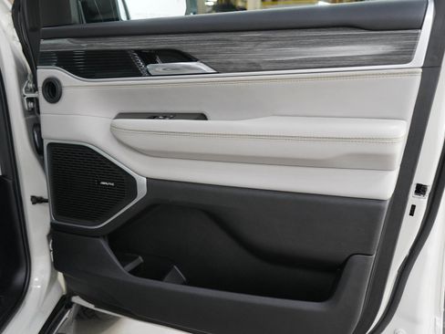 Used 2022 Jeep Wagoneer Series II AWD/4WD image 9