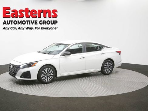 Used 2025 Nissan Altima 2.5 SV FWD image 58