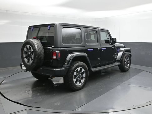 Used 2022 Jeep Wrangler Unlimited Sahara w/ Cold Weather Group AWD/4WD image 8
