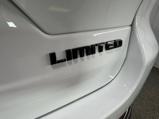 Used 2023 Jeep Grand Cherokee Limited w/ Luxury Tech Group II AWD/4WD image 32