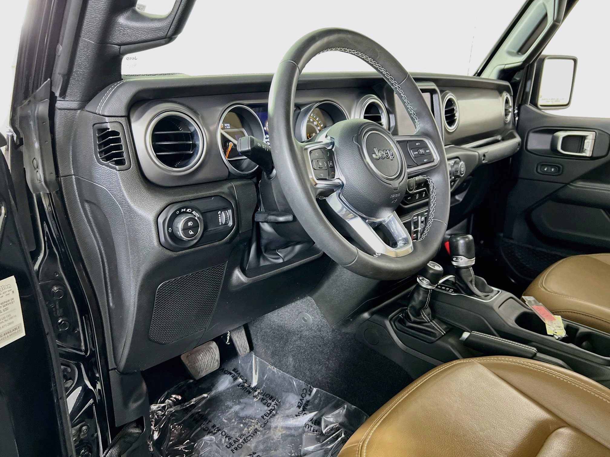 Used 2023 Jeep Gladiator Rubicon w/ LED Lighting Group AWD/4WD image 9