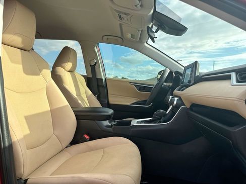 Used 2022 Toyota RAV4 LE image 31