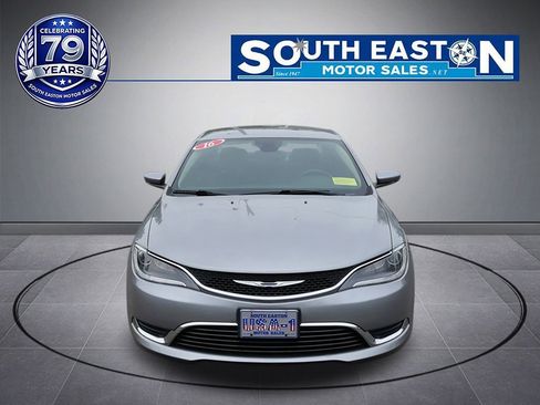 Used 2016 Chrysler 200 Limited w/ Convenience Group FWD image 3