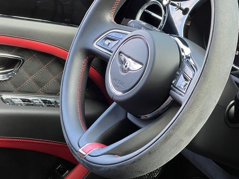 Used 2022 Bentley Bentayga Speed image 38