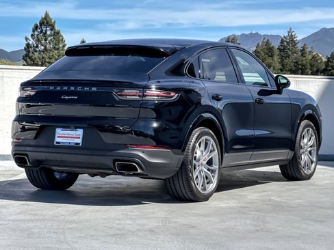 Certified 2023 Porsche Cayenne Coupe image 8