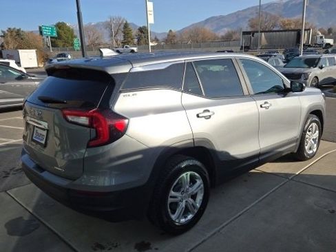 Used 2024 GMC Terrain SLE image 4