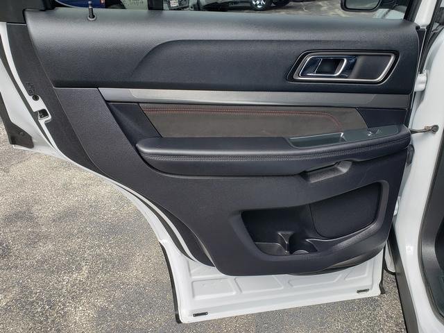 Used 2018 Ford Explorer XLT w/ Equipment Group 202A AWD/4WD image 14