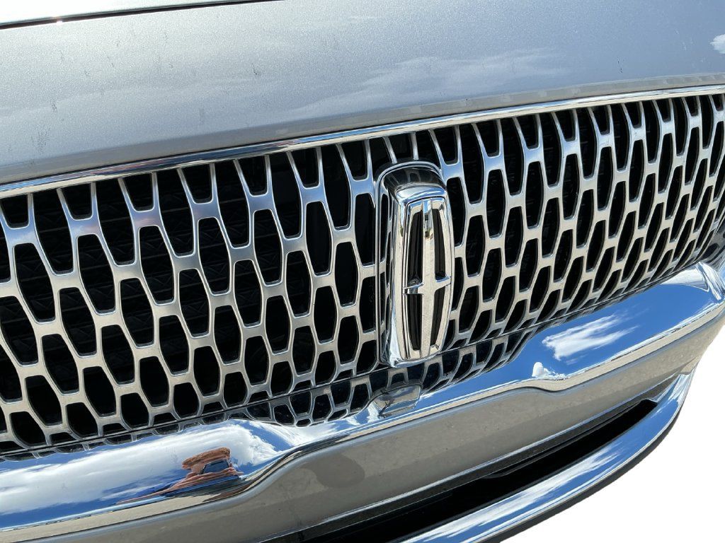 Used 2022 Lincoln Nautilus FWD w/ Premium Package image 11