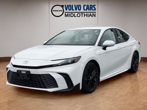 Used 2025 Toyota Camry SE FWD image 23