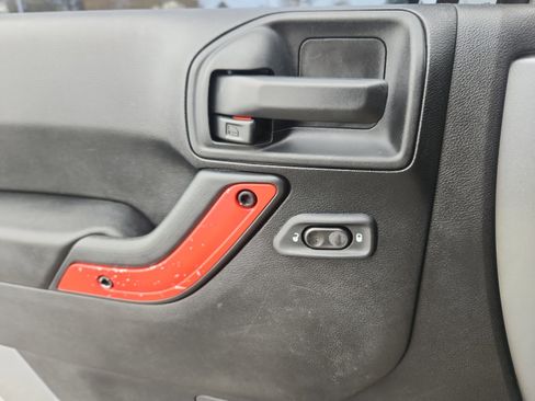 Used 2016 Jeep Wrangler Unlimited Sahara image 14