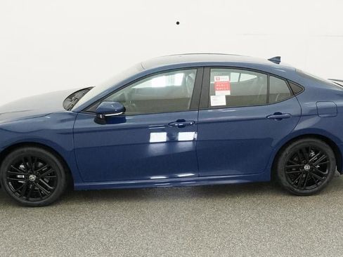 New 2026 Toyota Camry SE FWD image 3