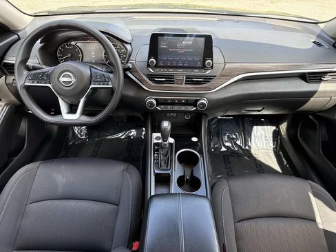 Used 2024 Nissan Altima 2.5 SV FWD image 20