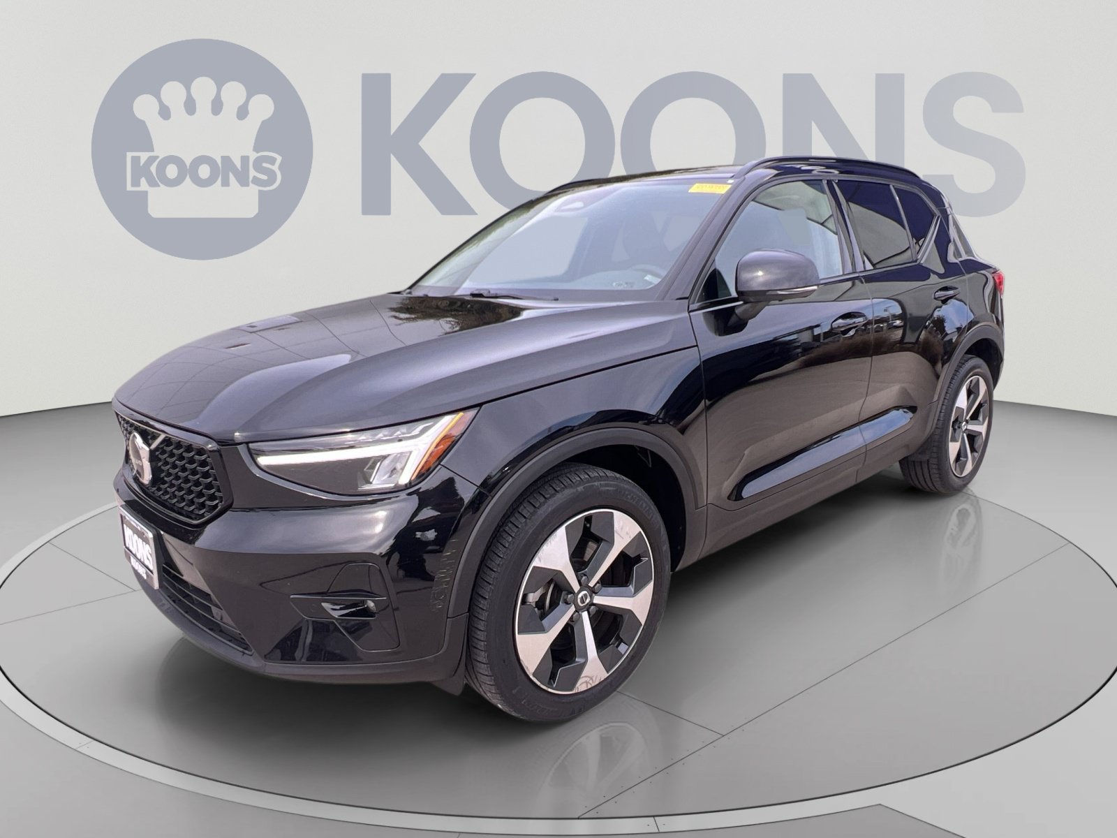 Used 2024 Volvo XC40 B5 Plus w/ Climate Package AWD/4WD image 1