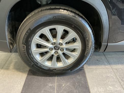 Certified 2024 Toyota Grand Highlander XLE image 7