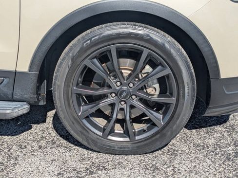 Used 2018 Ford Explorer XLT w/ Equipment Group 202A image 12