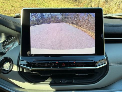 New 2026 Jeep Compass Limited image 25