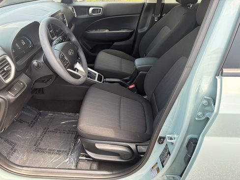 Certified 2026 Hyundai Venue SE FWD image 9