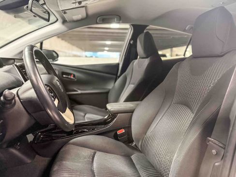 Certified 2019 Toyota Prius Prime Plus FWD image 18