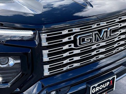 Certified 2023 GMC Canyon Denali w/ Denali Black Edition image 29