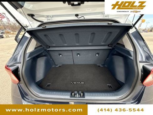 Used 2025 Hyundai Venue Limited image 25