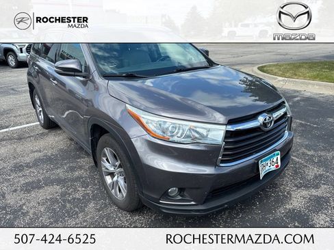 Used 2015 Toyota Highlander XLE AWD/4WD image 1