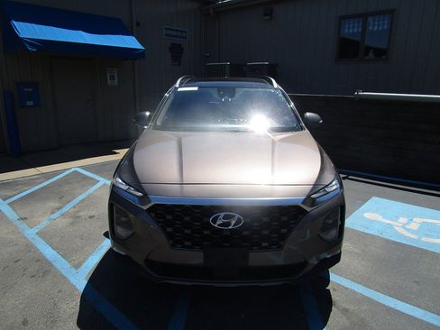 Used 2019 Hyundai Santa Fe AWD image 2