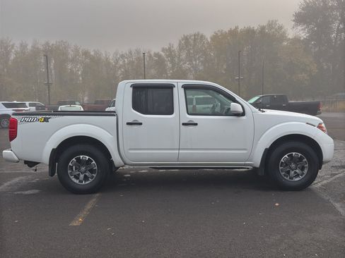Used 2018 Nissan Frontier PRO-4X image 32