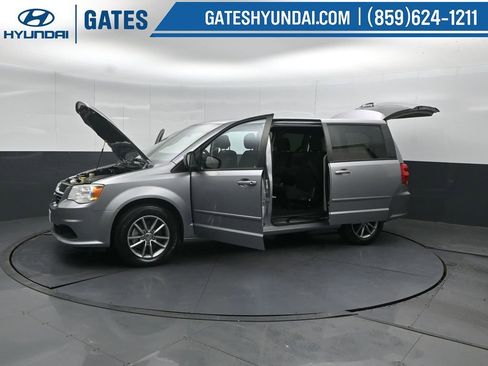 Used 2016 Dodge Grand Caravan SE image 49