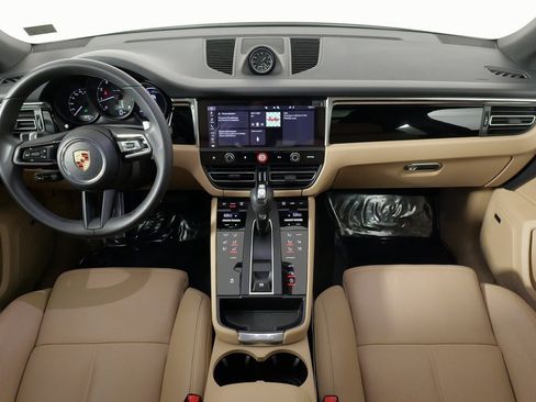 Used 2025 Porsche Macan image 46