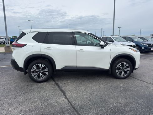 Used 2021 Nissan Rogue SV w/ Premium Package AWD/4WD image 4