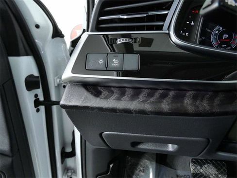 Used 2025 Audi Q7 3.0T Premium Plus image 23