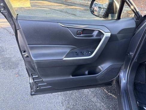 Used 2019 Toyota RAV4 LE image 13