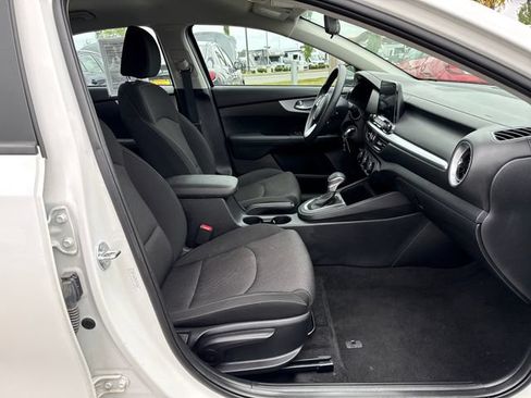 Used 2024 Kia Forte LXS FWD image 9