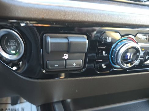 Used 2025 GMC Sierra 2500 SLT w/ SLT Premium Package image 30