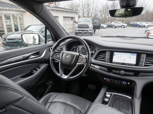 Used 2024 Buick Enclave Premium image 25