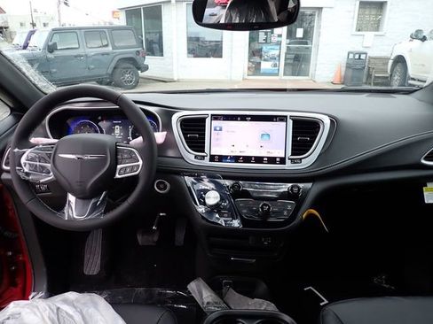 New 2026 Chrysler Pacifica Select image 16