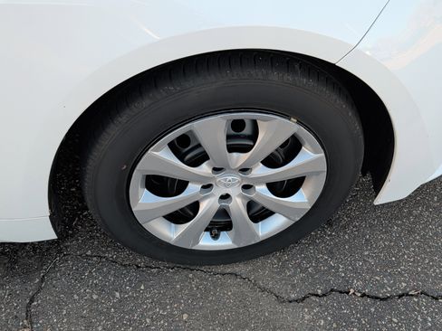 Used 2023 Toyota Corolla LE image 5