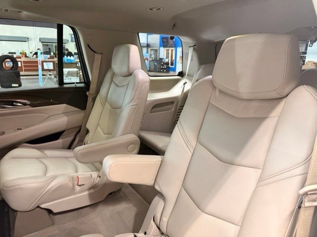 Used 2018 Cadillac Escalade Luxury w/ LPO, Radiant Package AWD/4WD image 21