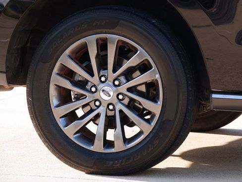 Used 2020 Ford Expedition Limited image 29