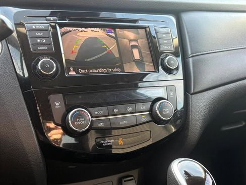 Used 2019 Nissan Rogue SV w/ Premium Package image 9