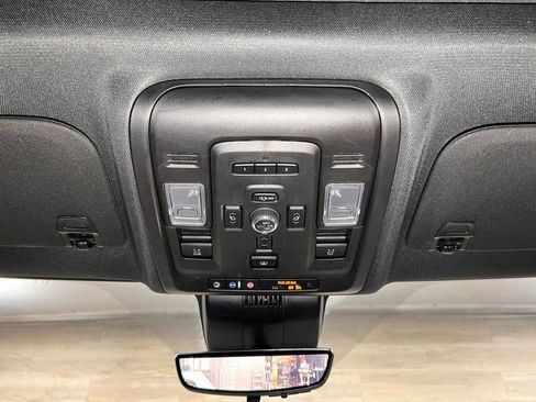 Used 2023 Chevrolet Suburban Premier image 22