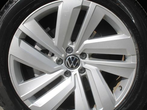 Used 2021 Volkswagen Atlas Cross Sport SE w/ Panoramic Sunroof Package AWD/4WD image 18