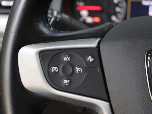 Used 2022 GMC Acadia SLT AWD/4WD image 16