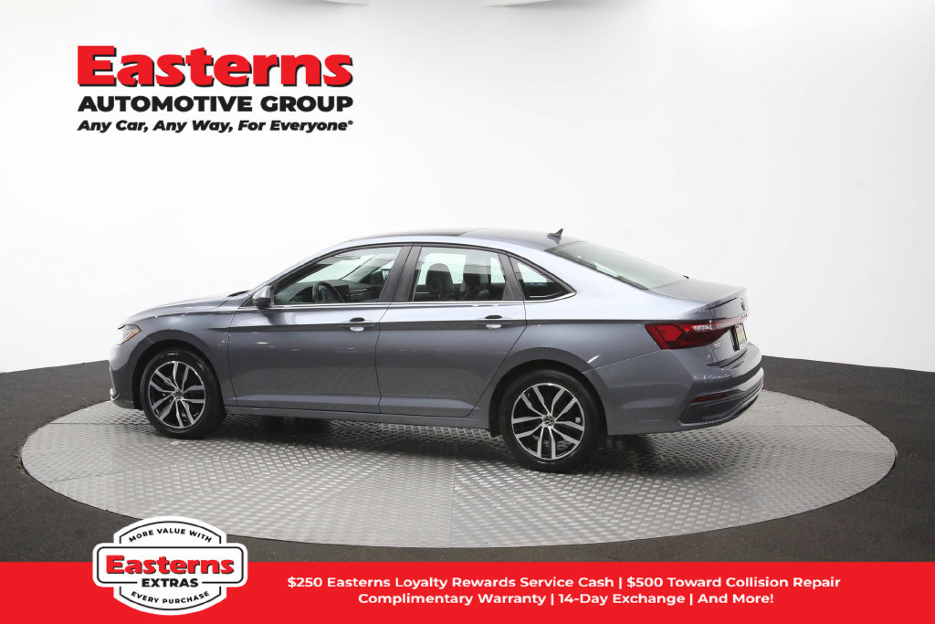 Used 2025 Volkswagen Jetta SE FWD image 61
