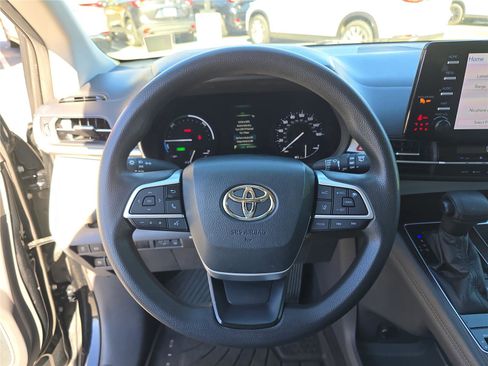 Used 2021 Toyota Sienna LE image 29