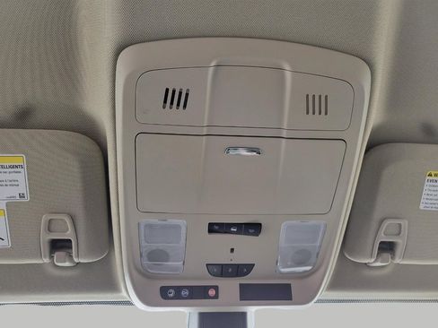 Used 2018 Buick Envision Essence image 19